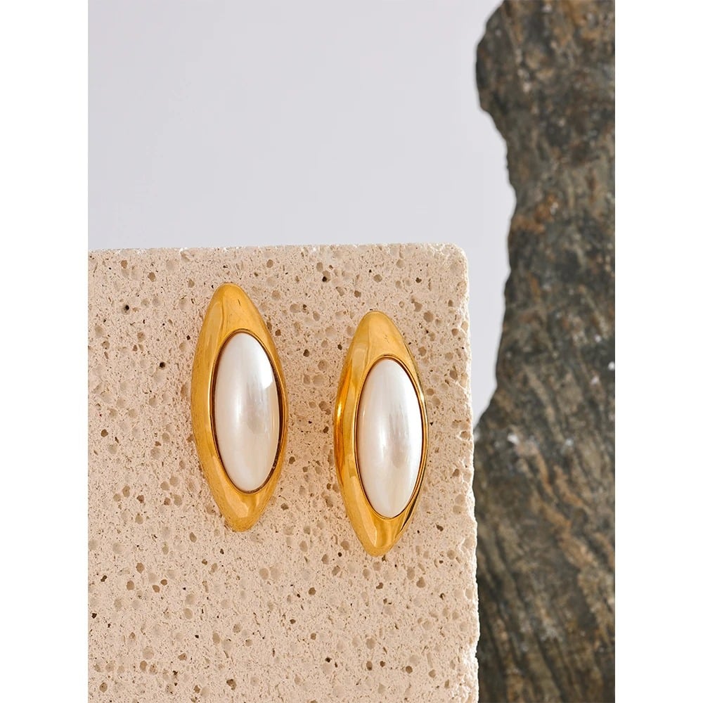 Misty gold pearl earrings, 18K gold-plated stainless steel - Universe of Pearls Collection