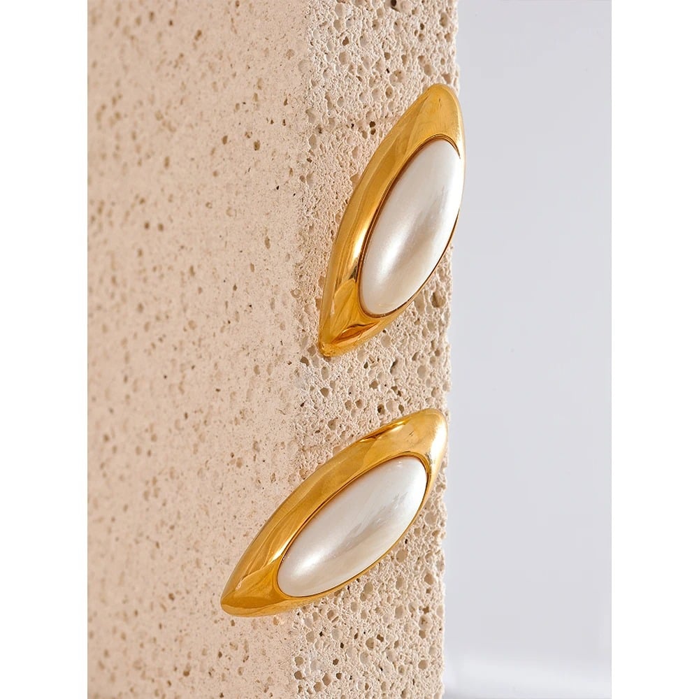 Misty gold pearl earrings, 18K gold-plated stainless steel - Universe of Pearls Collection