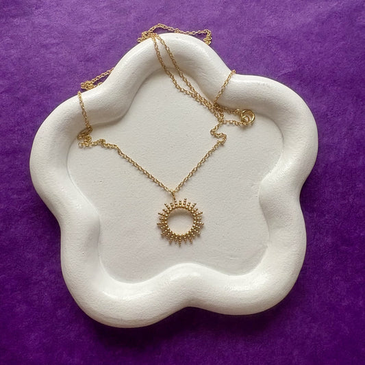 Colier argint Flora, placat cu aur 24K, cu pandantiv in forma de soare