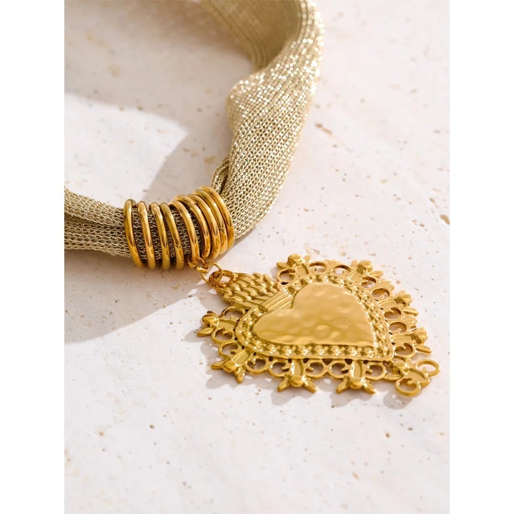 Salome Necklace, gold, with heart-shaped pendant, 18K gold-plated stainless steel - Glamour Collection