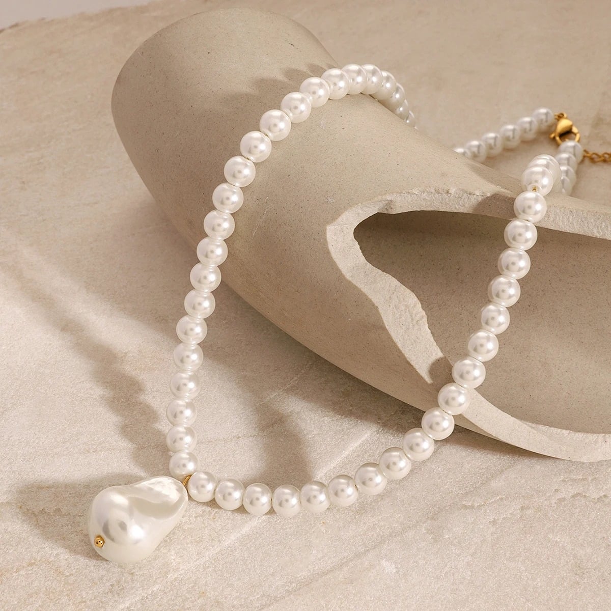Colier Meredith, cu perle, auriu, din otel inoxidabil - Colectia Universe of Pearls