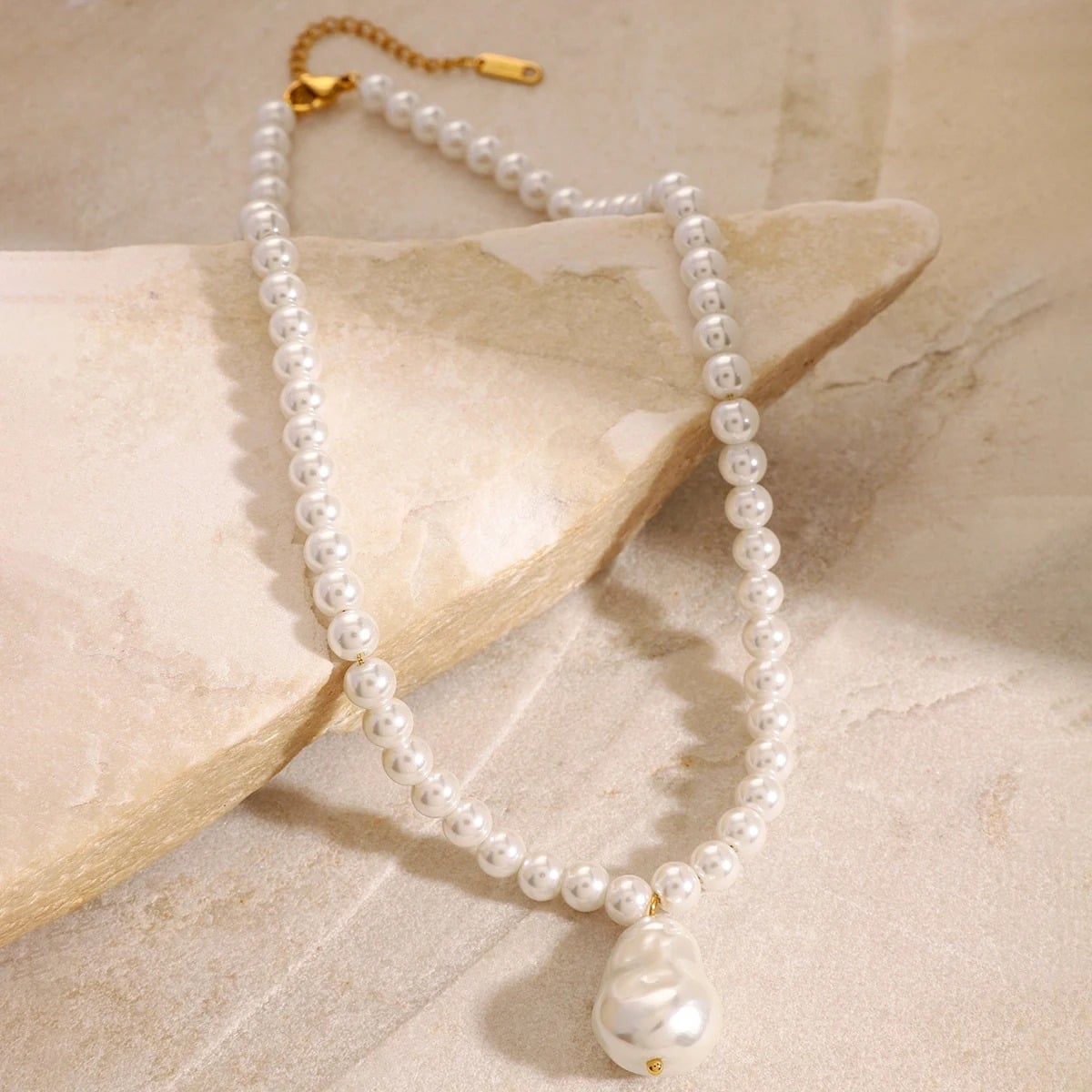 Colier Meredith, cu perle, auriu, din otel inoxidabil - Colectia Universe of Pearls