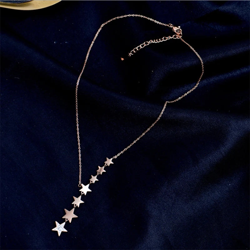Colier Linda, auriu, lung, din otel inoxidabil placat cu aur 18k, model cu stele