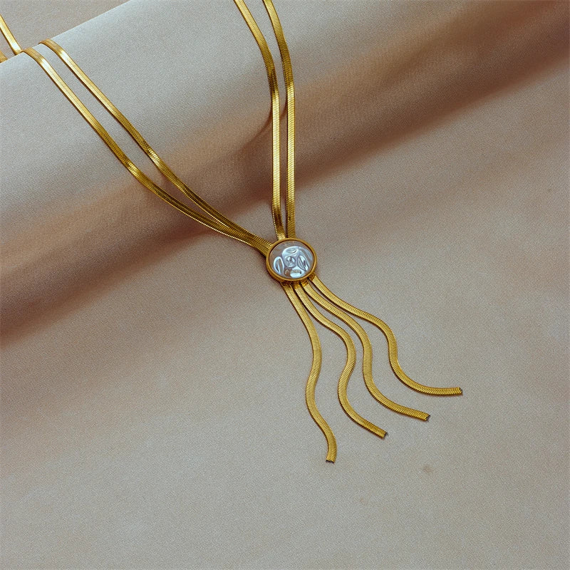 Colier Keira, auriu, cu pandantiv lung cu perla, din otel inoxidabil placat cu aur 18K - Colectia Universe of Pearls