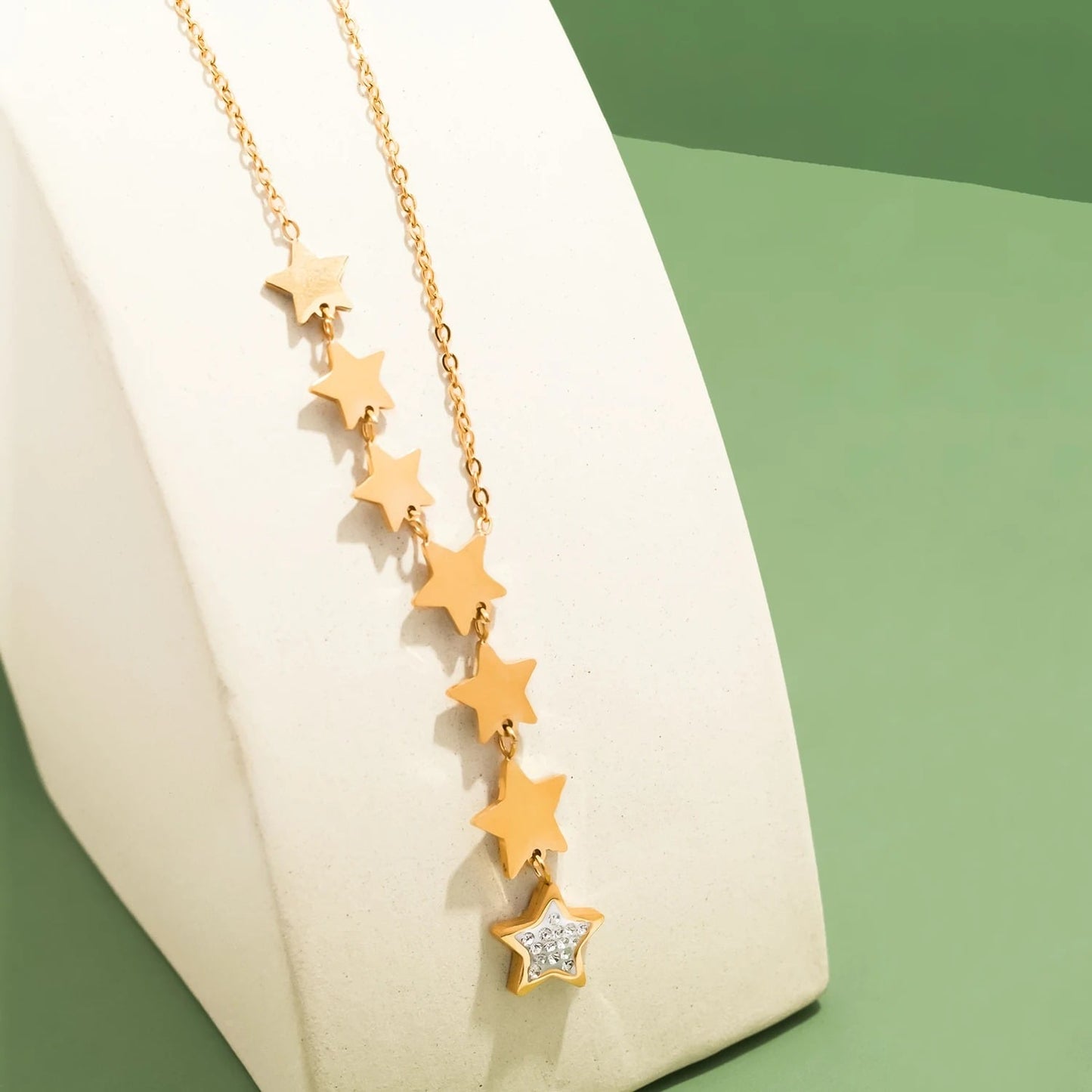 Colier Linda, auriu, lung, din otel inoxidabil placat cu aur 18k, model cu stele