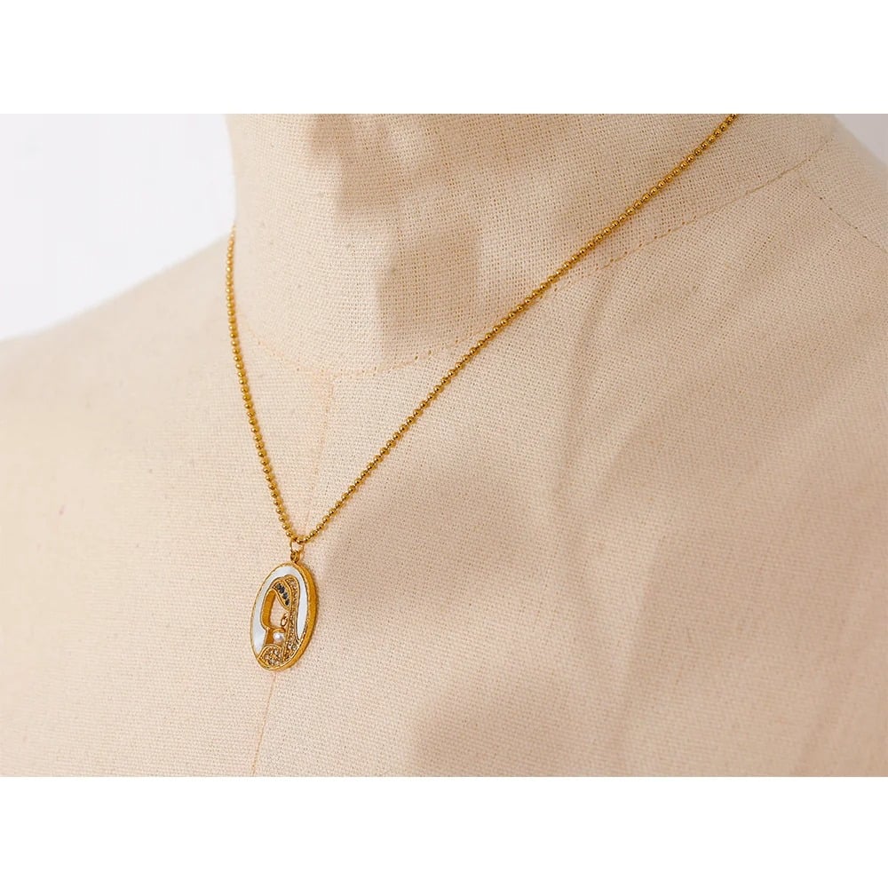 Colier Marion, auriu, din otel inoxidabil placat cu aur 18K, cu model portret