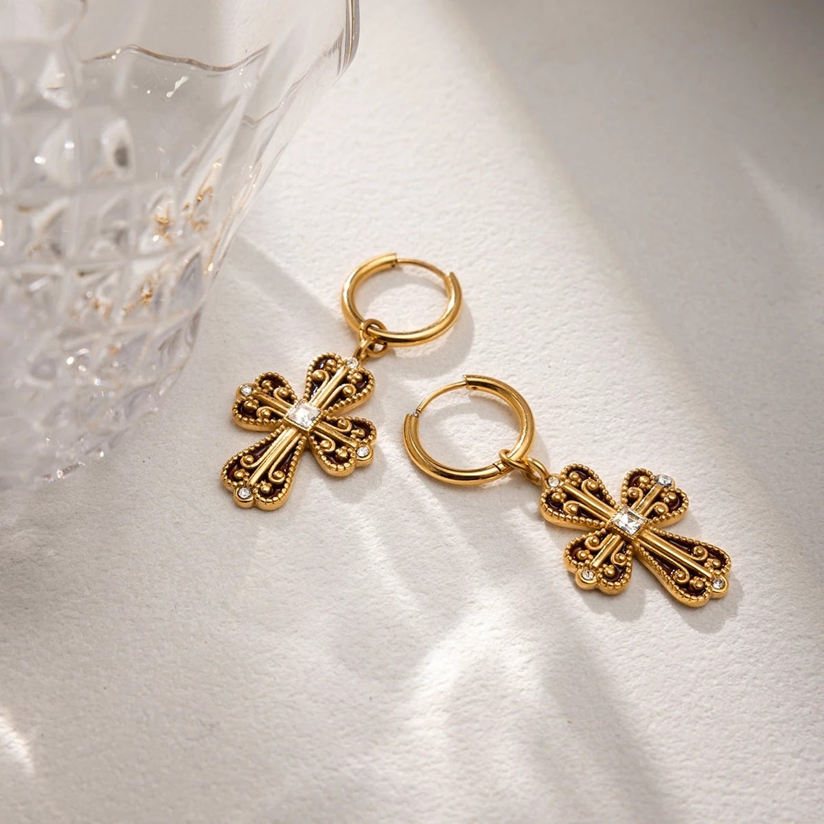 Mazie Earrings, gold, cross-shaped, made of 18K gold-plated stainless steel