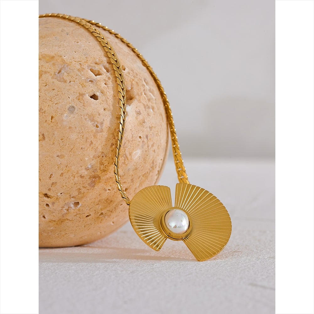 Paulina Necklace, gold, made of 18K gold-plated stainless steel and pearl, with a fan-shaped pendant - Parisian Collection