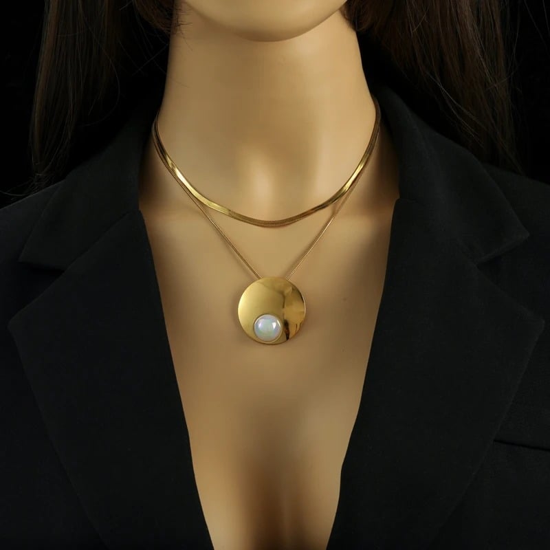 Colier Janet, auriu, din otel inoxidabil placat cu aur 18K, cu pandantiv rotund