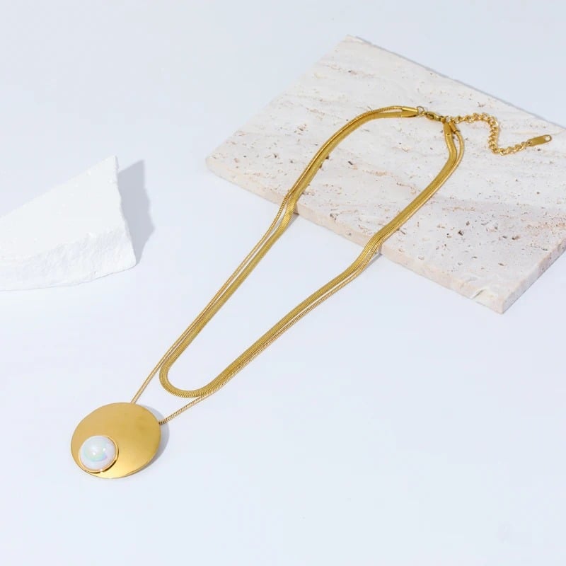 Colier Janet, auriu, din otel inoxidabil placat cu aur 18K, cu pandantiv rotund