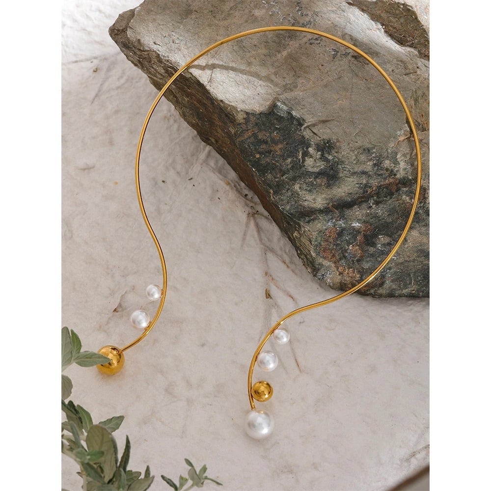 Xandra Necklace, gold, with pearls, choker style, made of 18K gold-plated stainless steel - Universe of Pearls Collection