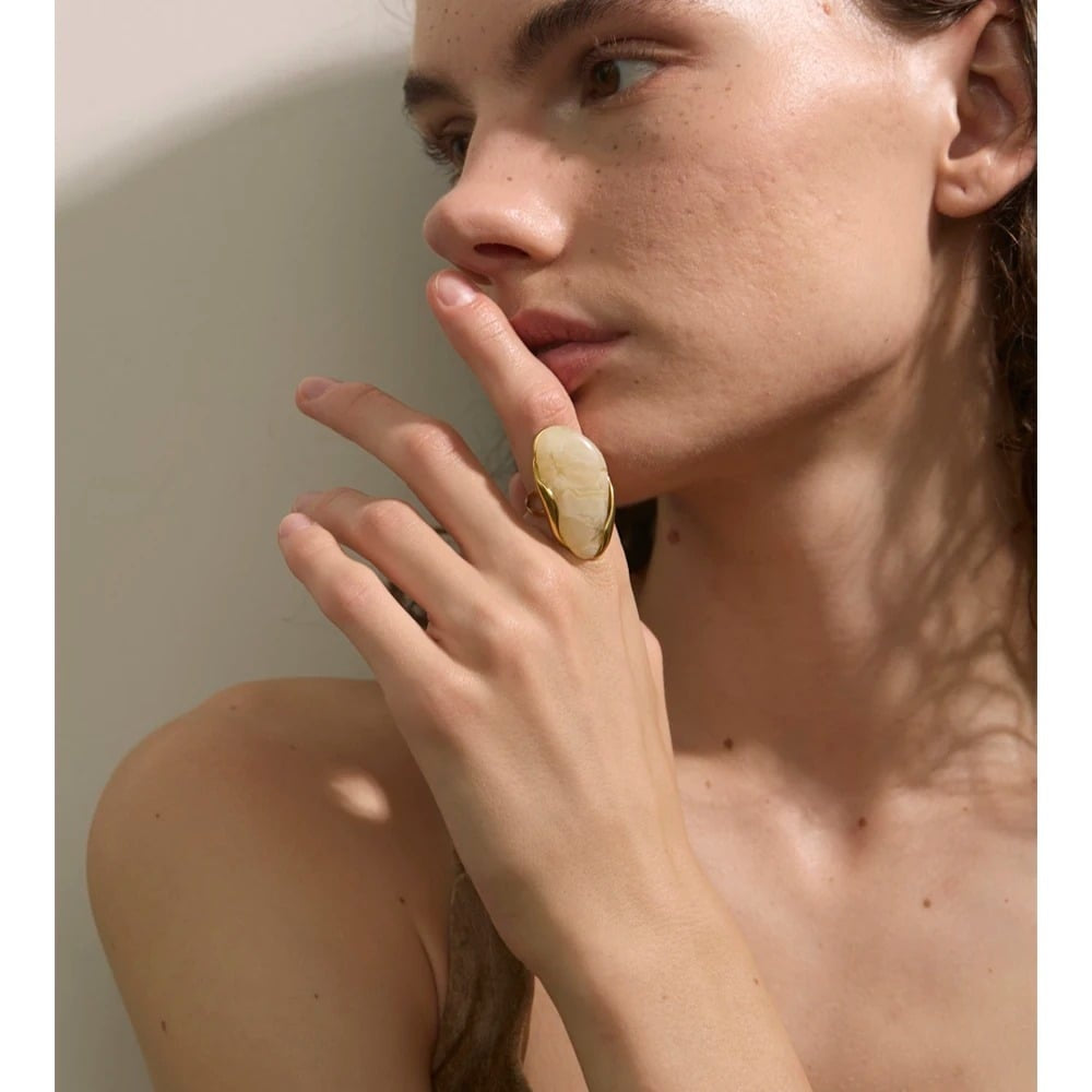 Saige ring, gold, with stone, made of 18K gold-plated stainless steel, adjustable