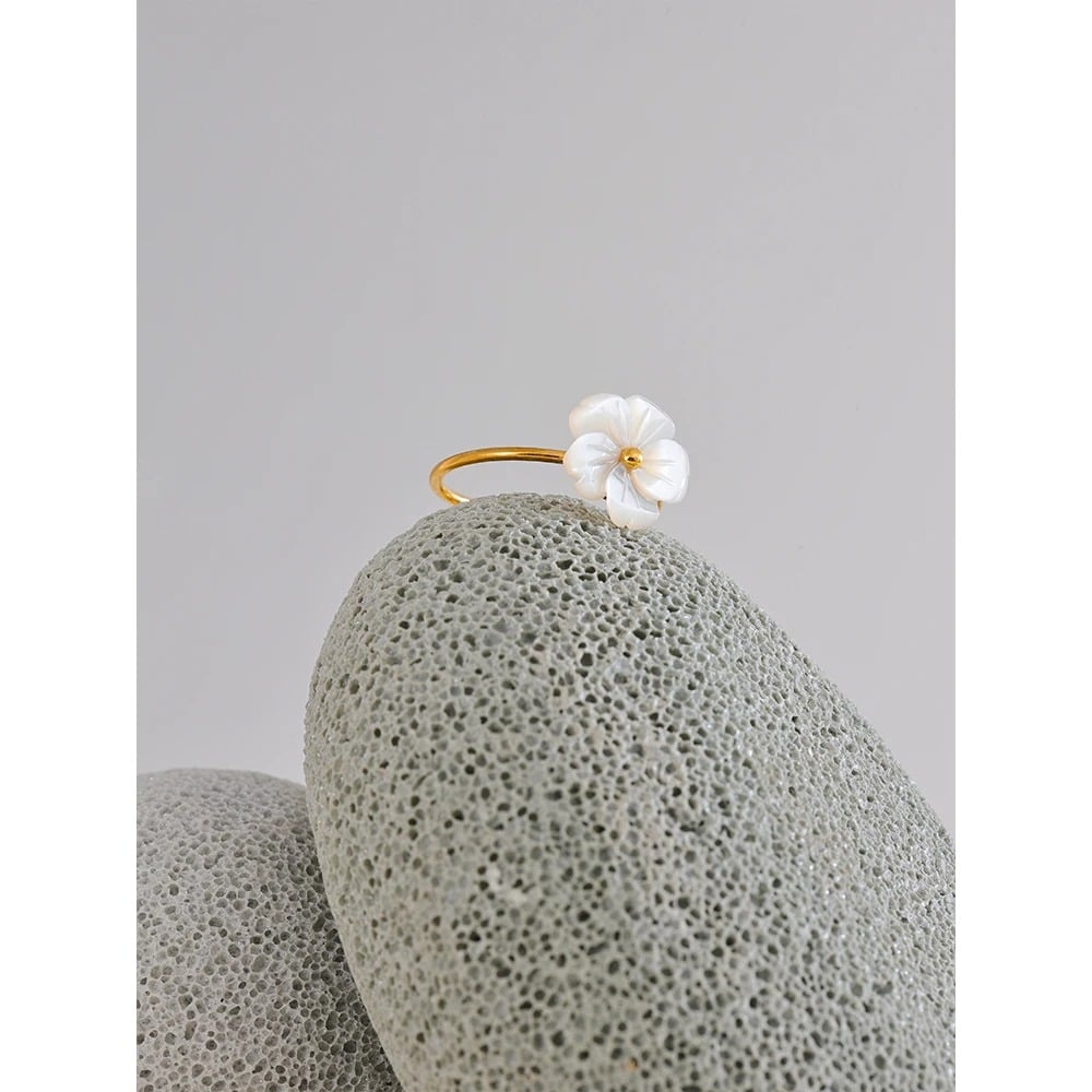 Inel Laelia, auriu, din otel inoxidabil placat cu aur 18K, cu model floral, reglabil - Colectia Floral Paradise