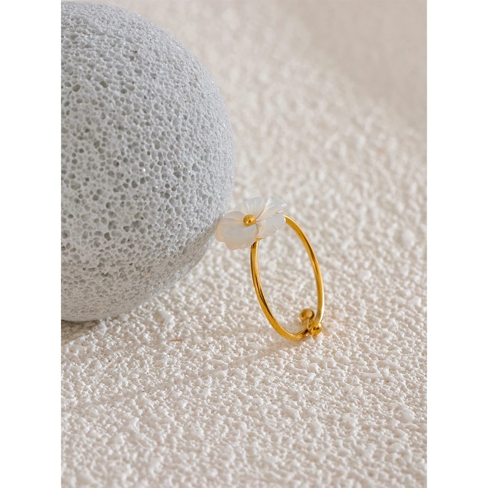 Inel Laelia, auriu, din otel inoxidabil placat cu aur 18K, cu model floral, reglabil - Colectia Floral Paradise