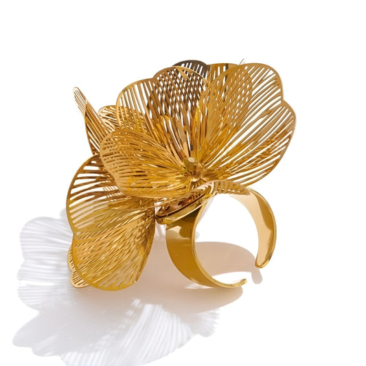 Eda ring, gold, oversized, made of gold-plated stainless steel, with an abstract floral design, adjustable - Glamour Collection