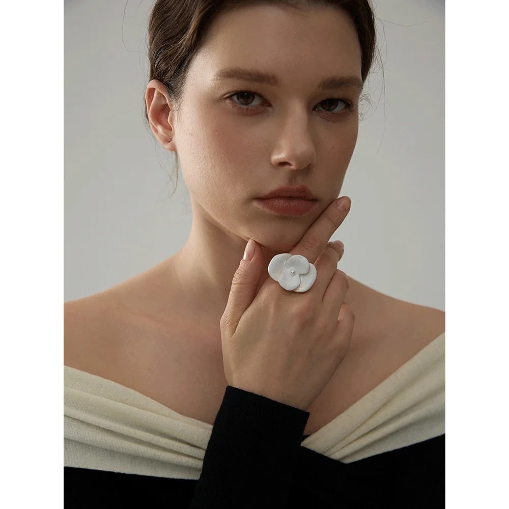 Hyacinth Ring, white and gold, flower-shaped, made of 18K gold-plated stainless steel, adjustable - Floral Paradise Collection