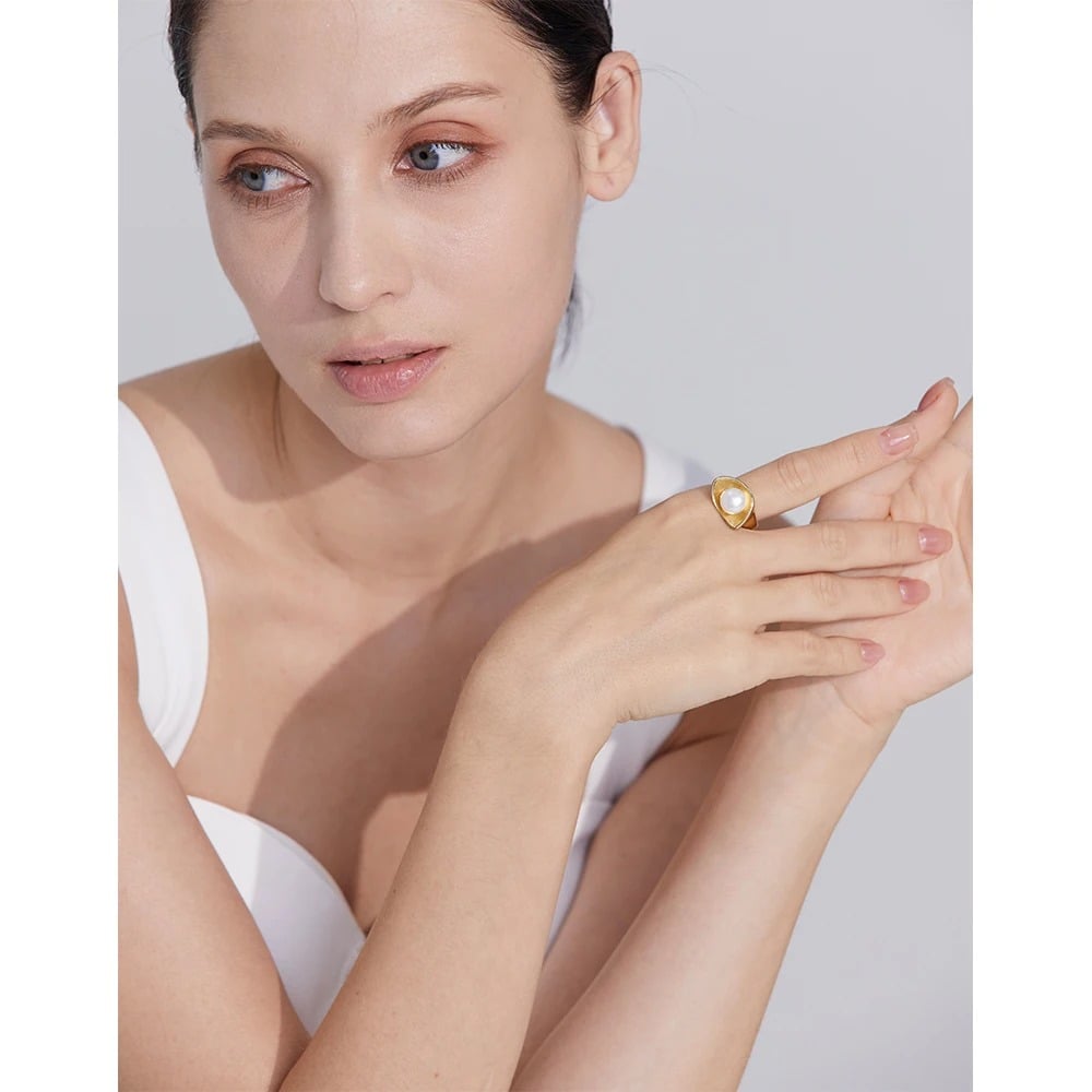 Inel Selene, auriu, din otel inoxidabil placat cu aur 18K si perla de cultura - Colectia Universe of Pearls