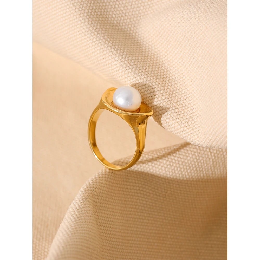 Inel Selene, auriu, din otel inoxidabil placat cu aur 18K si perla de cultura - Colectia Universe of Pearls