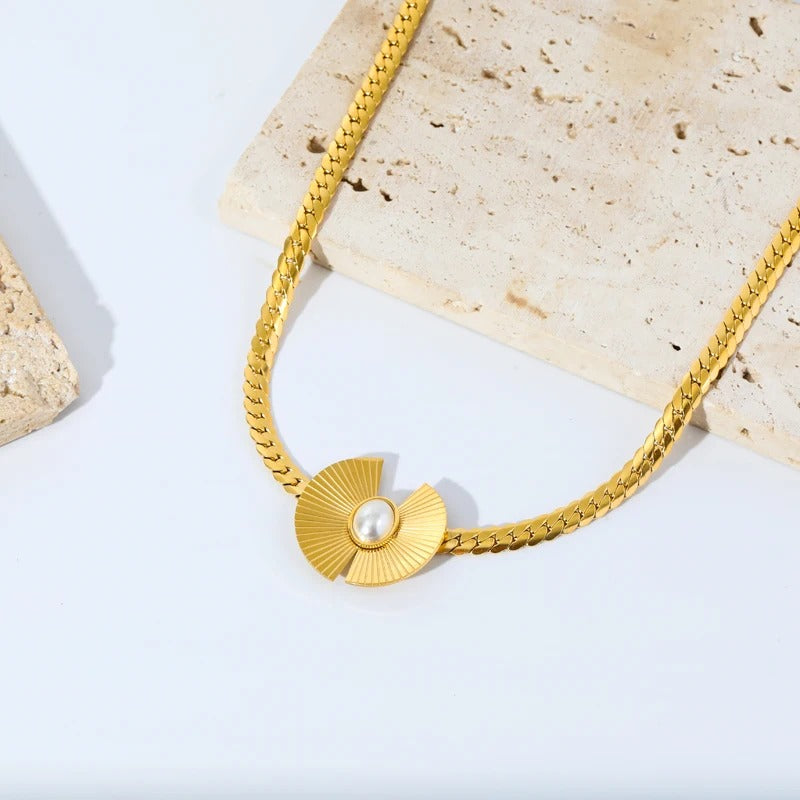 Paulina Necklace, gold, made of 18K gold-plated stainless steel and pearl, with a fan-shaped pendant - Parisian Collection