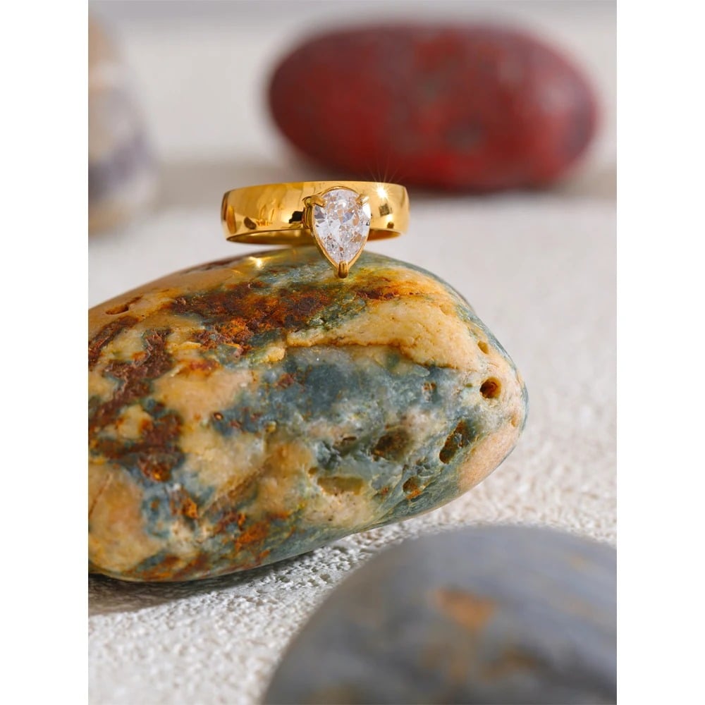 Selia Ring, gold, wedding band style, with stone, made of 18K gold plated stainless steel