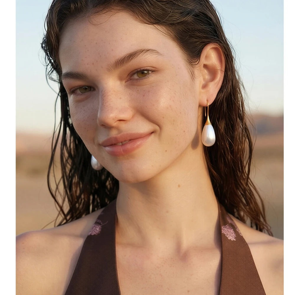Cercei Meredith, aurii, cu perle mari, din otel inoxidabil placat cu aur 18K - Colectia Universe of Pearls