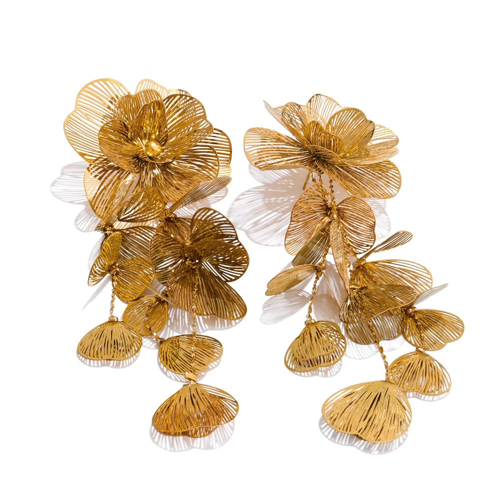 Cercei Carmella, lungi, aurii, din inox placat cu aur 18K, cu model floral statement - Colectia Glamour